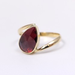 Bague or 750 millièmes Grenat de Perpignan poire