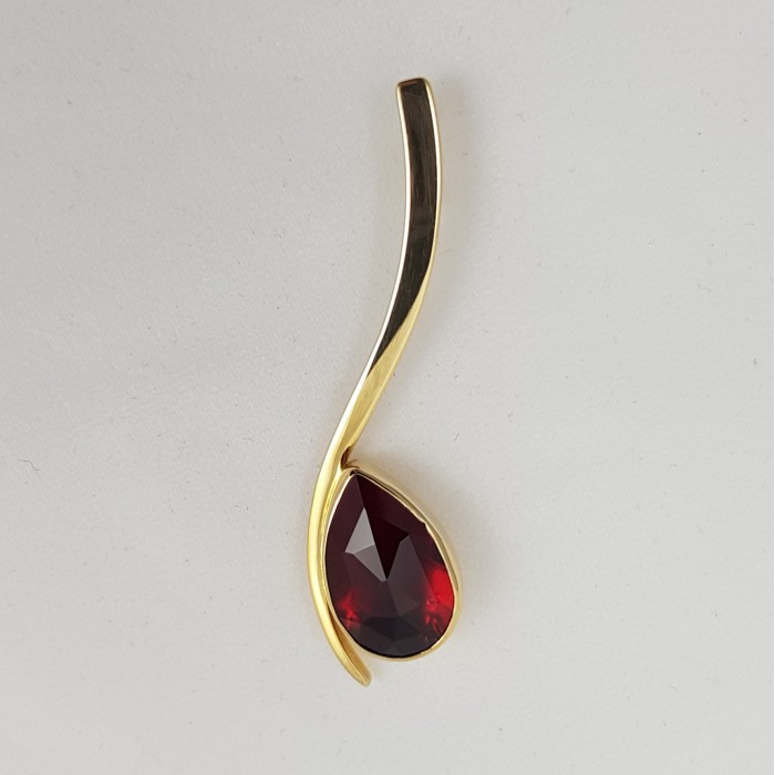 Pendentif or 750 millièmes Adriana Grenat de Perpignan poire Pendentif or 750 millièmes Adriana Grenat de Perpignan poire