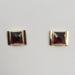 Boucles d'oreilles or 750 millièmes Grenats de Perpignan carrés